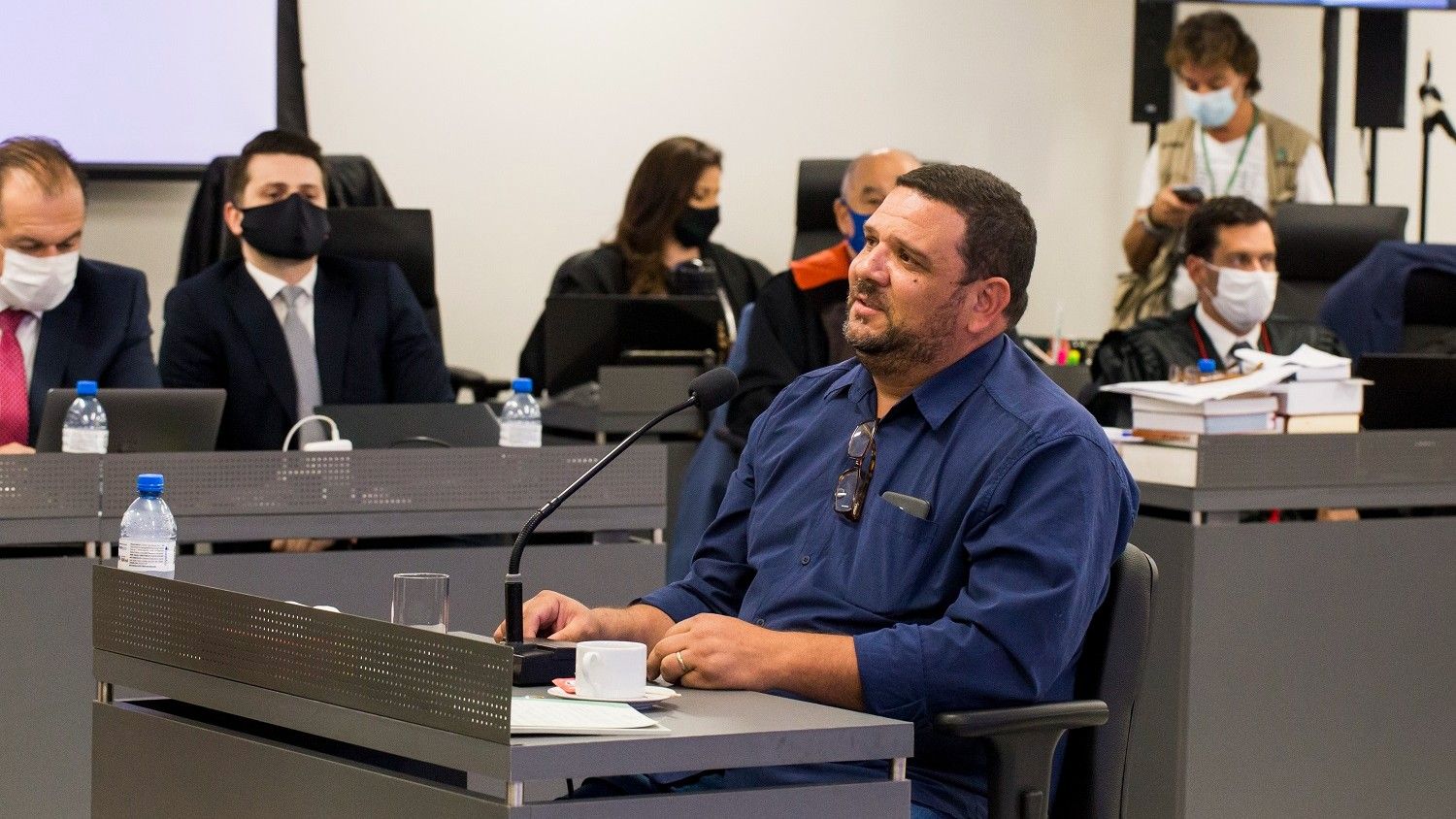 Réus do Caso Kiss durante o julgamento, em momento de tensão no Caso Kiss: Justiça mantém júri e reduz penas